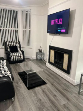 Modern 3 bedroom house, fast 5G wi-fi, Anfield